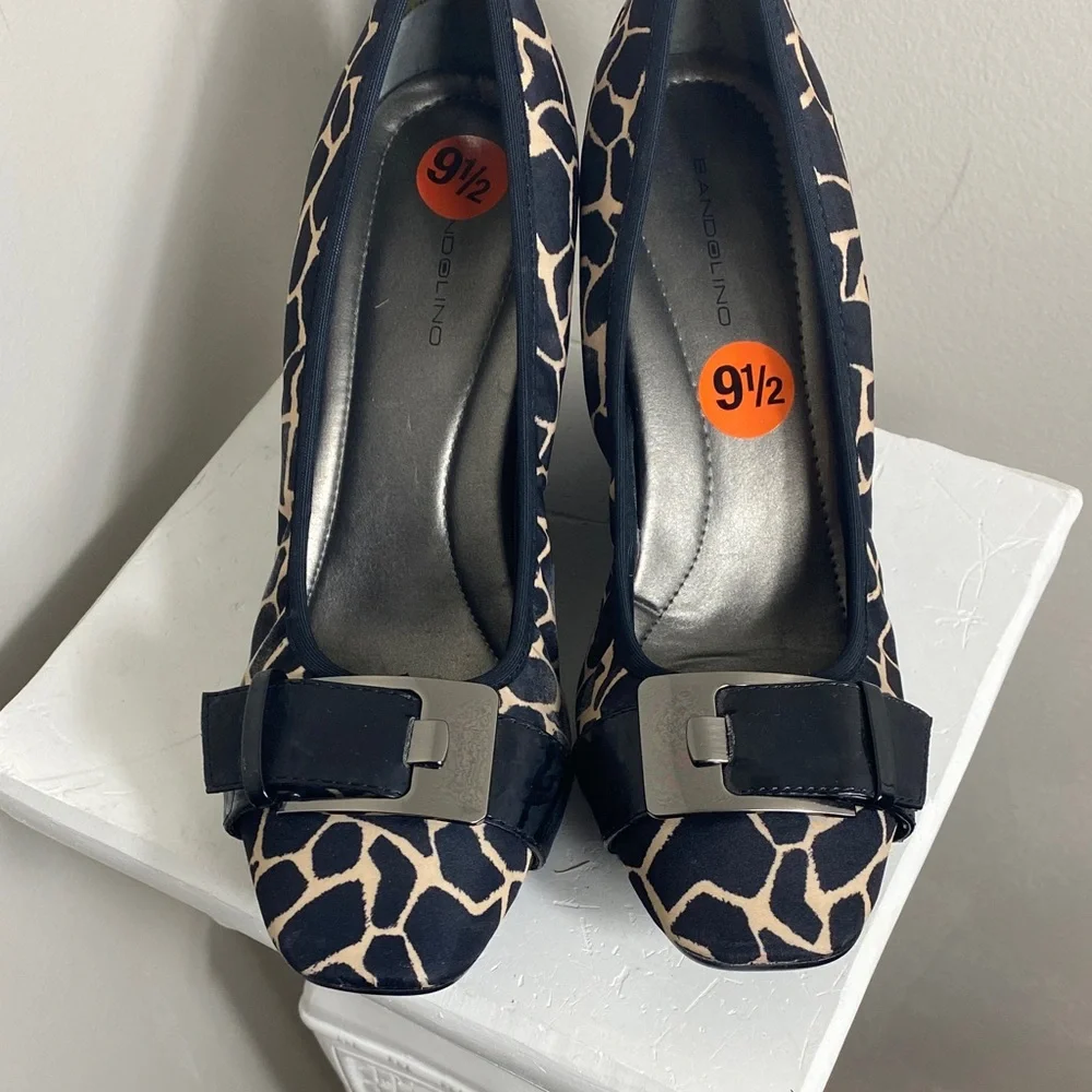 Bandolino Black and Cream Patterned Flats - Picture 2 of 7